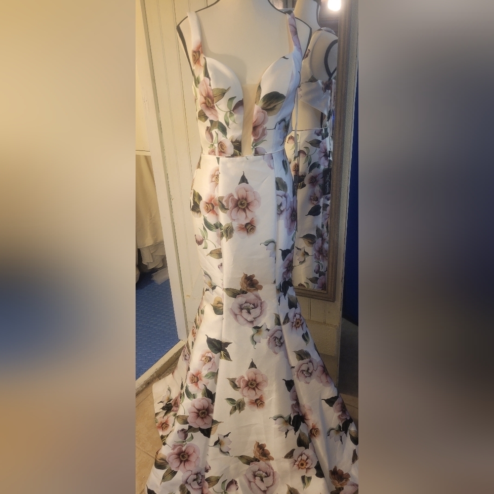 Floral White and Pink Evening Gown - Picture 3 of 7